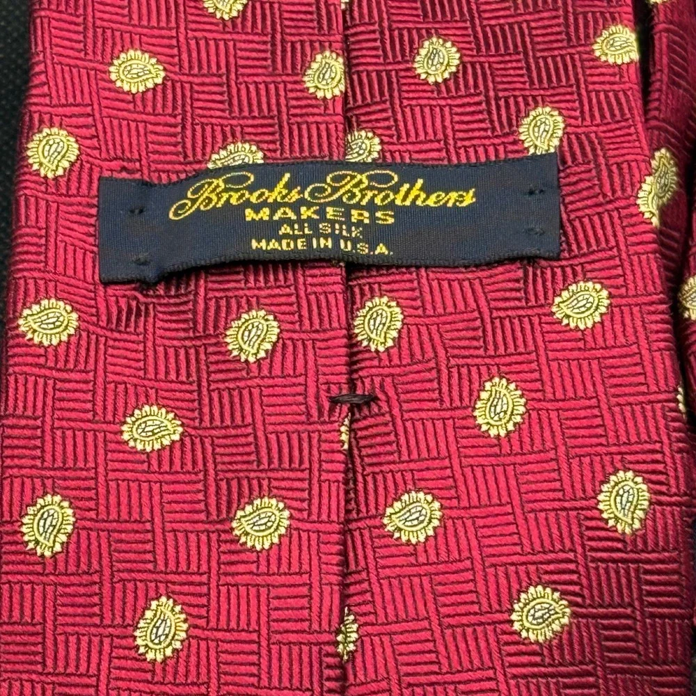 Vintage Brooks Brothers Burgundy Foulard Silk Tie 3.75